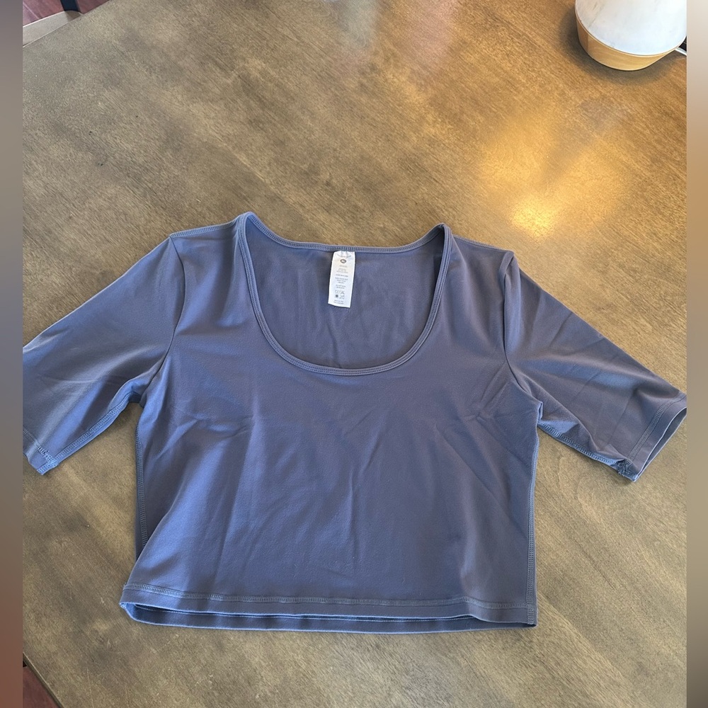 Paragon cropped shirt in size XL